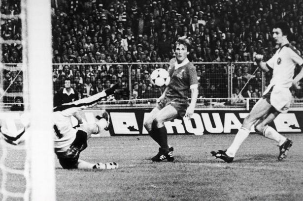 Ngày 11/5/1978. Kenny Dalglish ghi bàn vào lưới FC Bruges trong trận chung kết Cúp C1 ở Wembley. Đây là chức vô địch châu Âu đầu tiên của “King Kenny” và là thứ hai của The Kop.